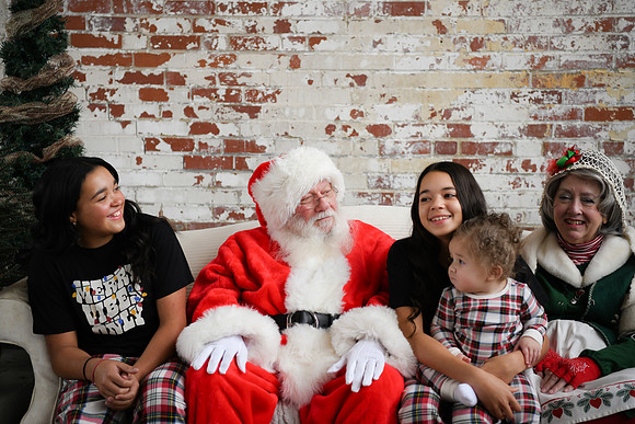 2024 Santa [Houghtaling] 08