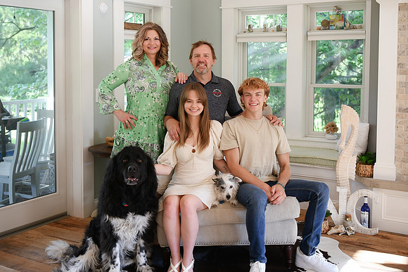 August [cover family] 049