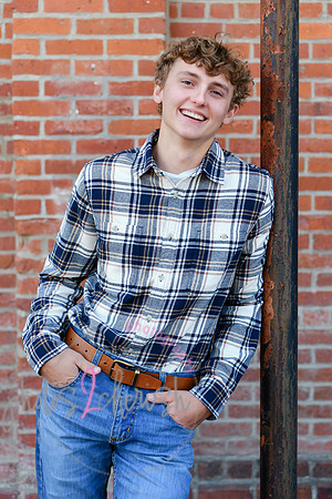 Peek at Gavin [MHS Class of 2025] 39 edited