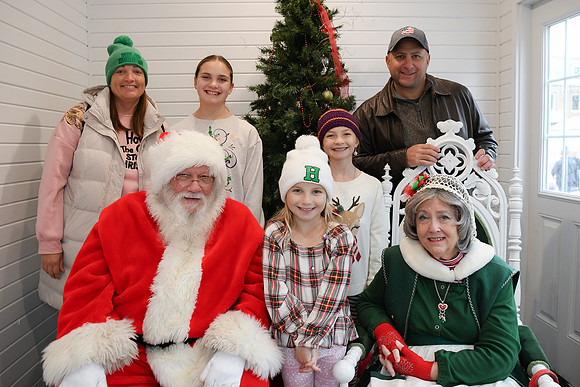 2024 Jennifer Family Santa 07