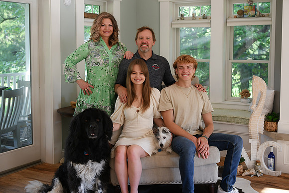August [cover family] 025