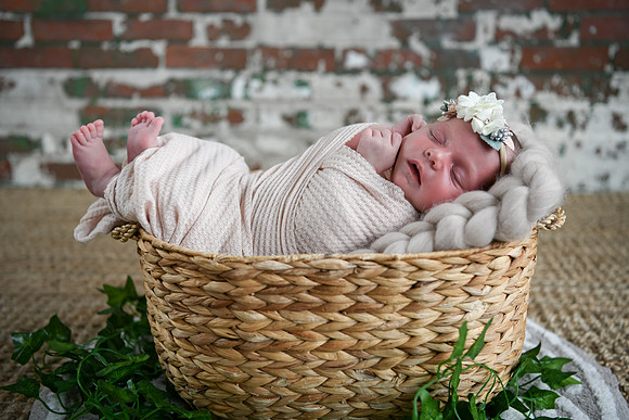 Jade Newborn [peek] 50