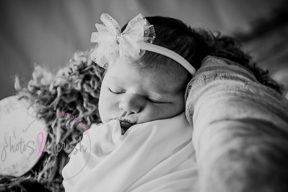 Alivia newborn 040