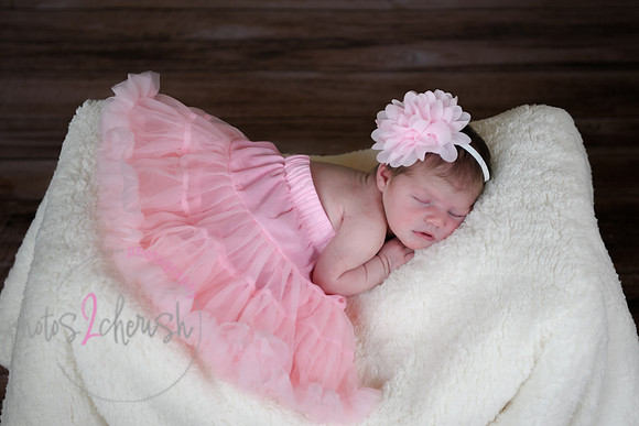 Alivia newborn 041
