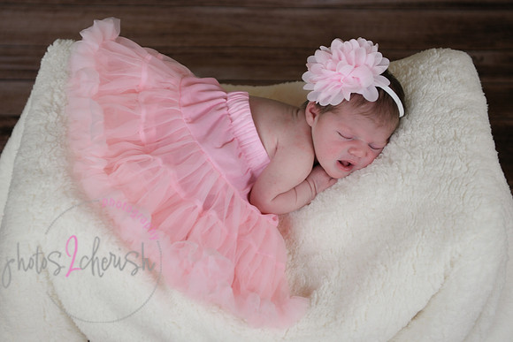 Alivia newborn 046