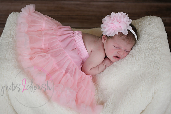 Alivia newborn 047
