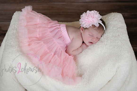 Alivia newborn 050