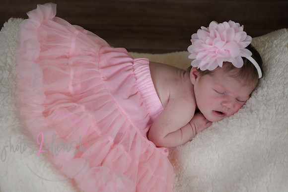Alivia newborn 051