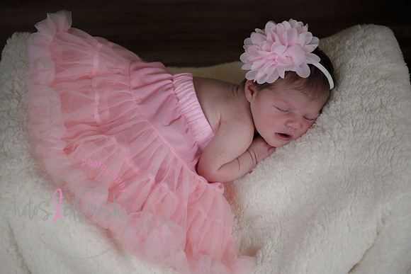 Alivia newborn 052