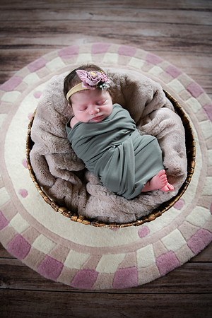 Alivia newborn 111