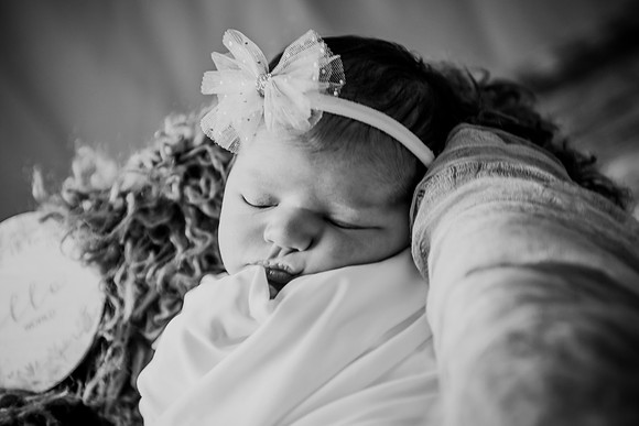Alivia newborn 040