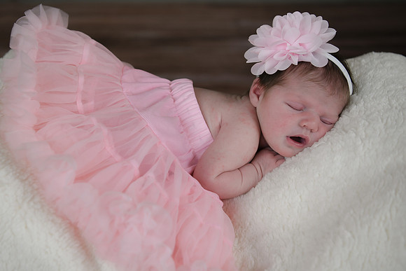 Alivia newborn 057