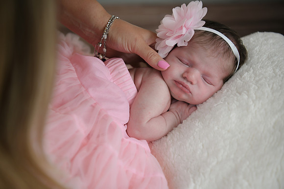 Alivia newborn 062