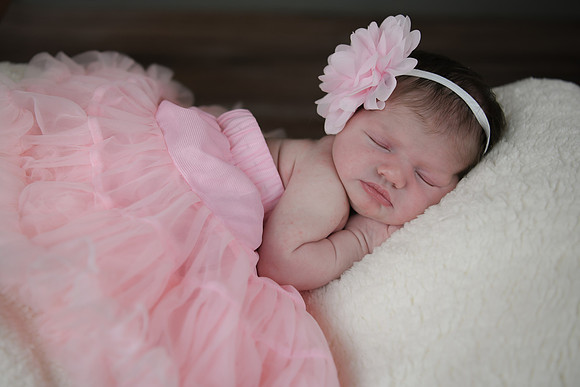 Alivia newborn 066