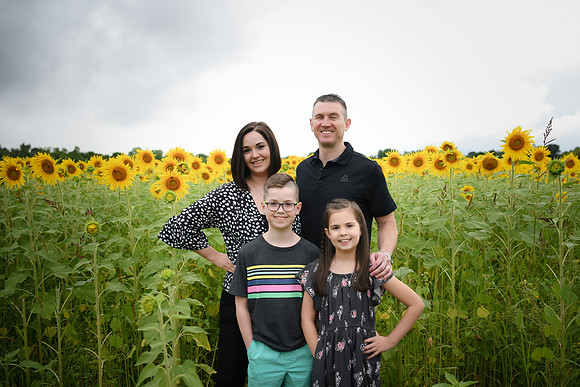 2023 sunflowers 18 peek
