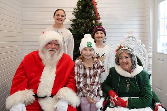 2024 Jennifer Family Santa 03