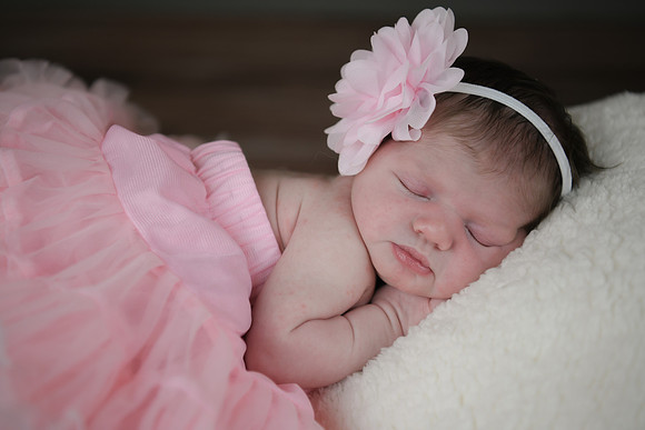 Alivia newborn 070