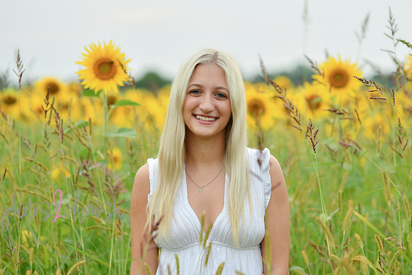 Sunflowers [kenzie] peek 026