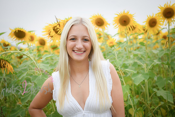 Sunflowers [kenzie] peek 062