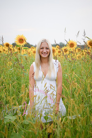 Sunflowers [kenzie] peek 086