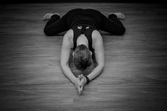 half moon poses 018