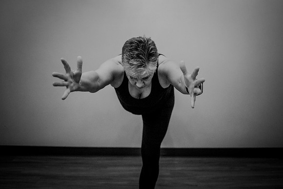 half moon poses 036