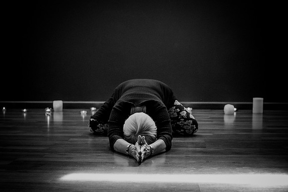 half moon poses 046