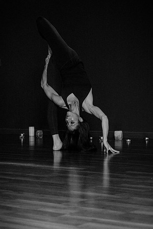 half moon poses 078