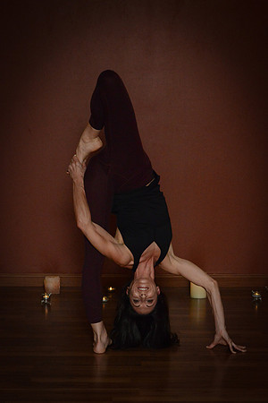 half moon poses 081
