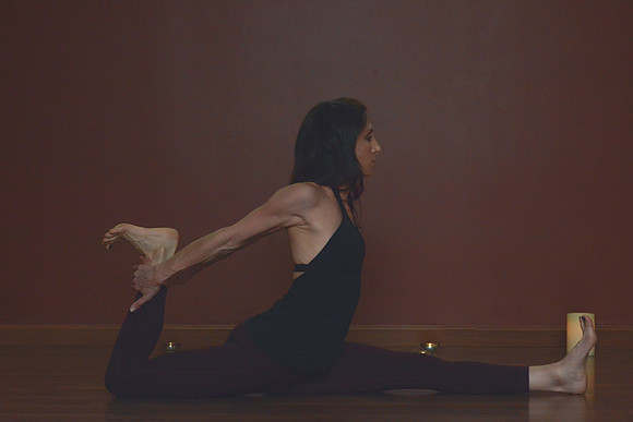 half moon poses 088