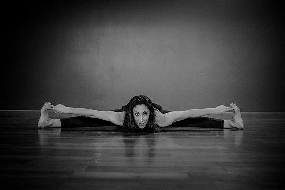 half moon poses 093