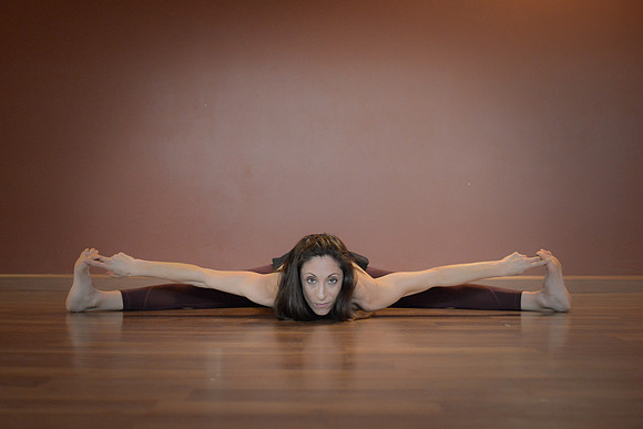 half moon poses 095
