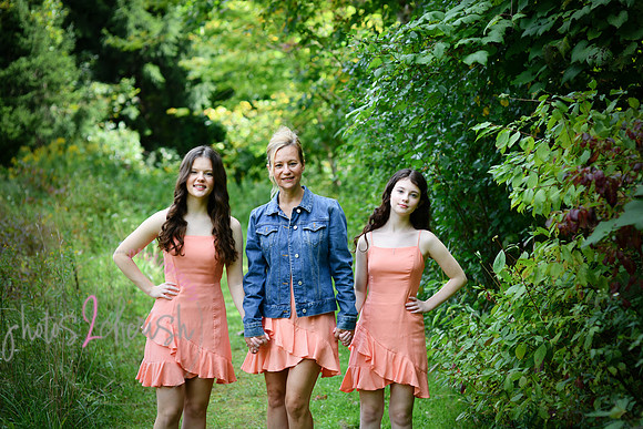 victoria & girls 158