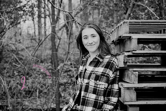 Carmella [MHS Class of 2025] proofs 093