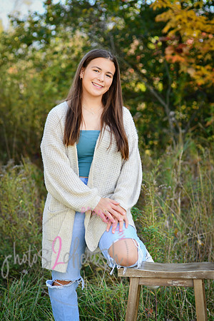 Rylie [peek] 24