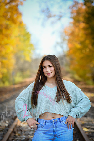 Rylie [senior photos] 250