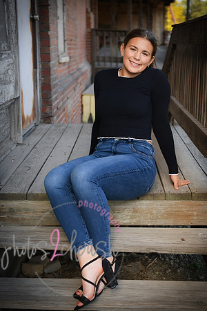 Rylie [senior photos] 330