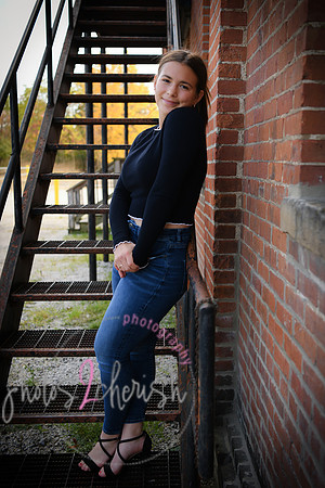 Rylie [senior photos] 352