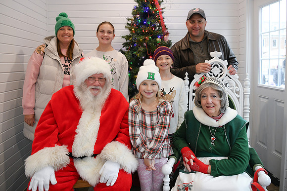 2024 Jennifer Family Santa 05