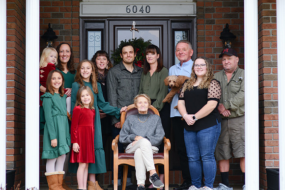 Lora Family 003