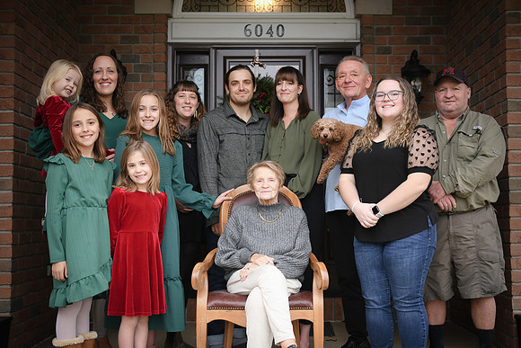 Lora Family 008