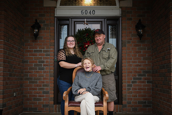 Lora Family 018