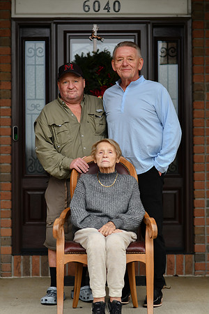 Lora Family 027