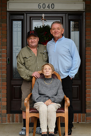 Lora Family 028