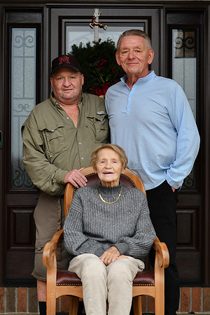 Lora Family 032