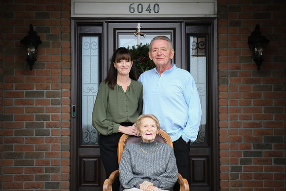 Lora Family 040