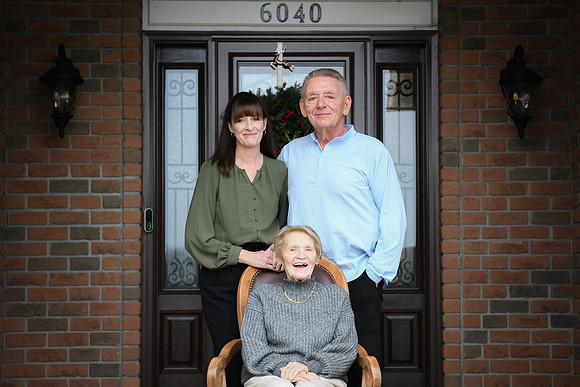 Lora Family 041