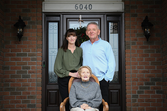 Lora Family 042