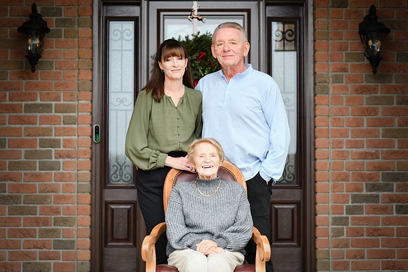 Lora Family 044