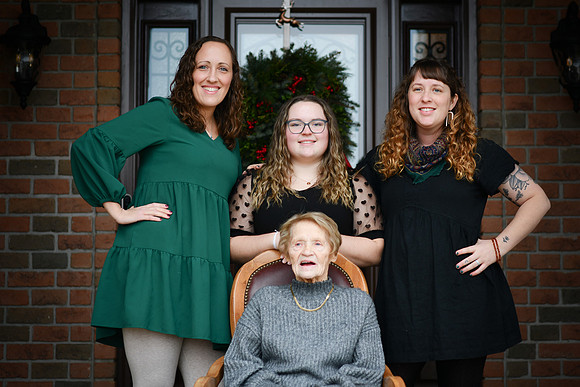 Lora Family 048